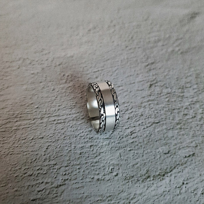 silver band ring. #3